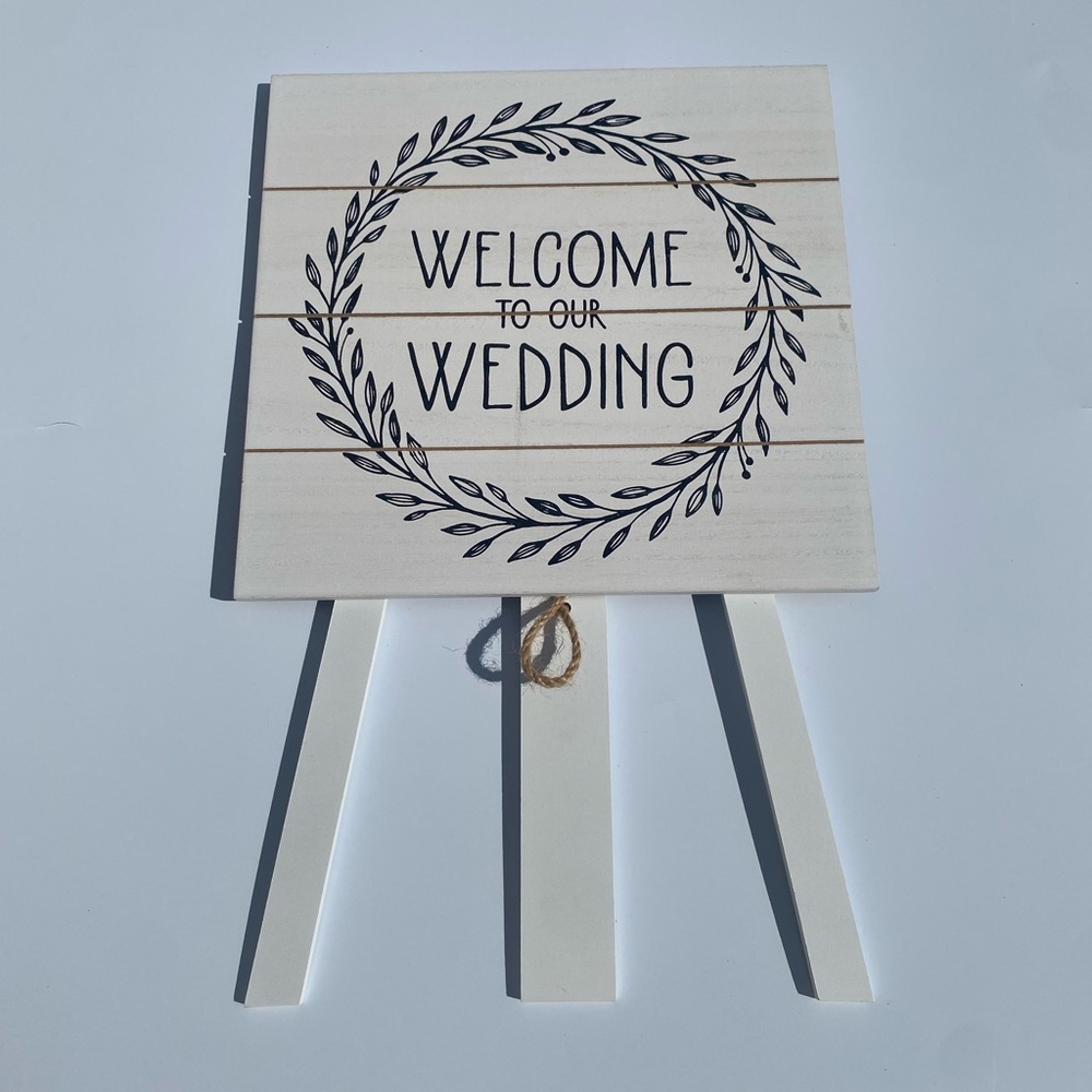 White and Black Wedding Welcome Sign
